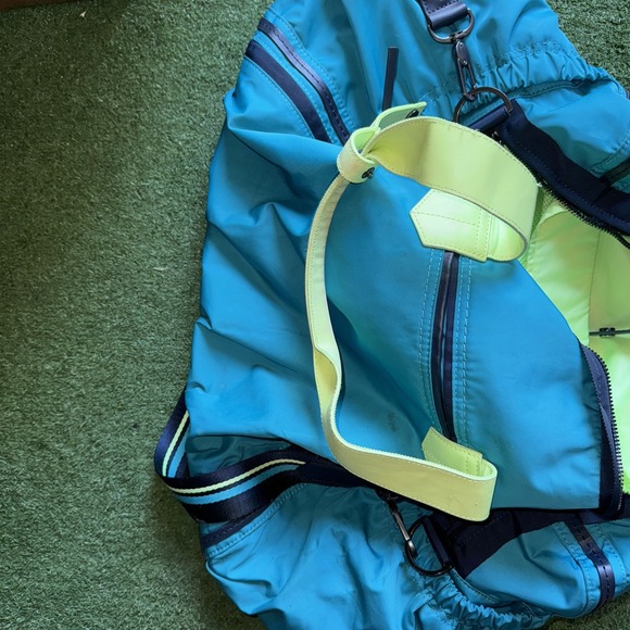 Lululemon Athletica Duffle Gym Bag Teal Blue Double Handles Shoulder Strap - Picture 6 of 10